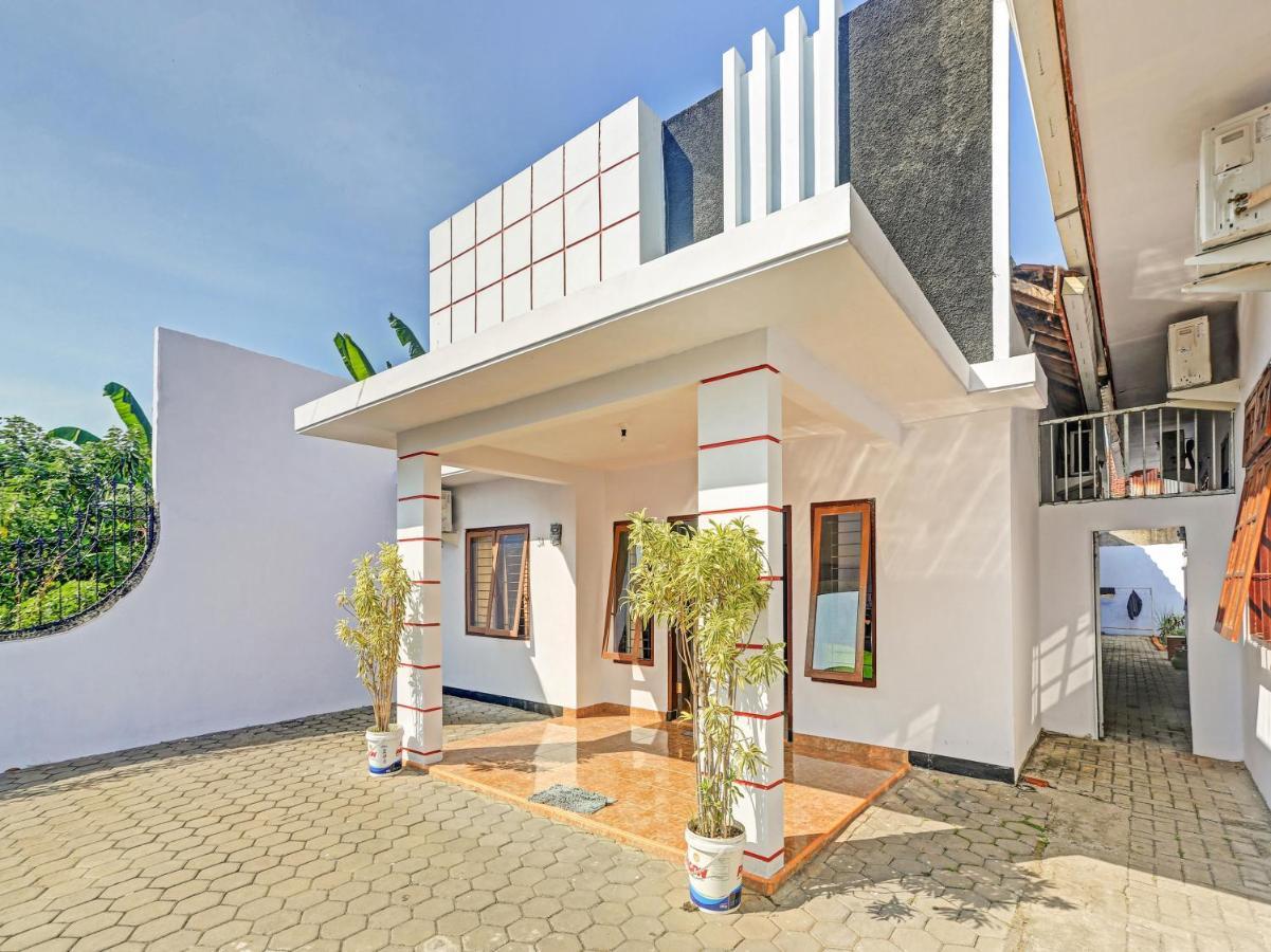 Oyo 90344 Wijayanti Hotel Banyuwangi  Bagian luar foto