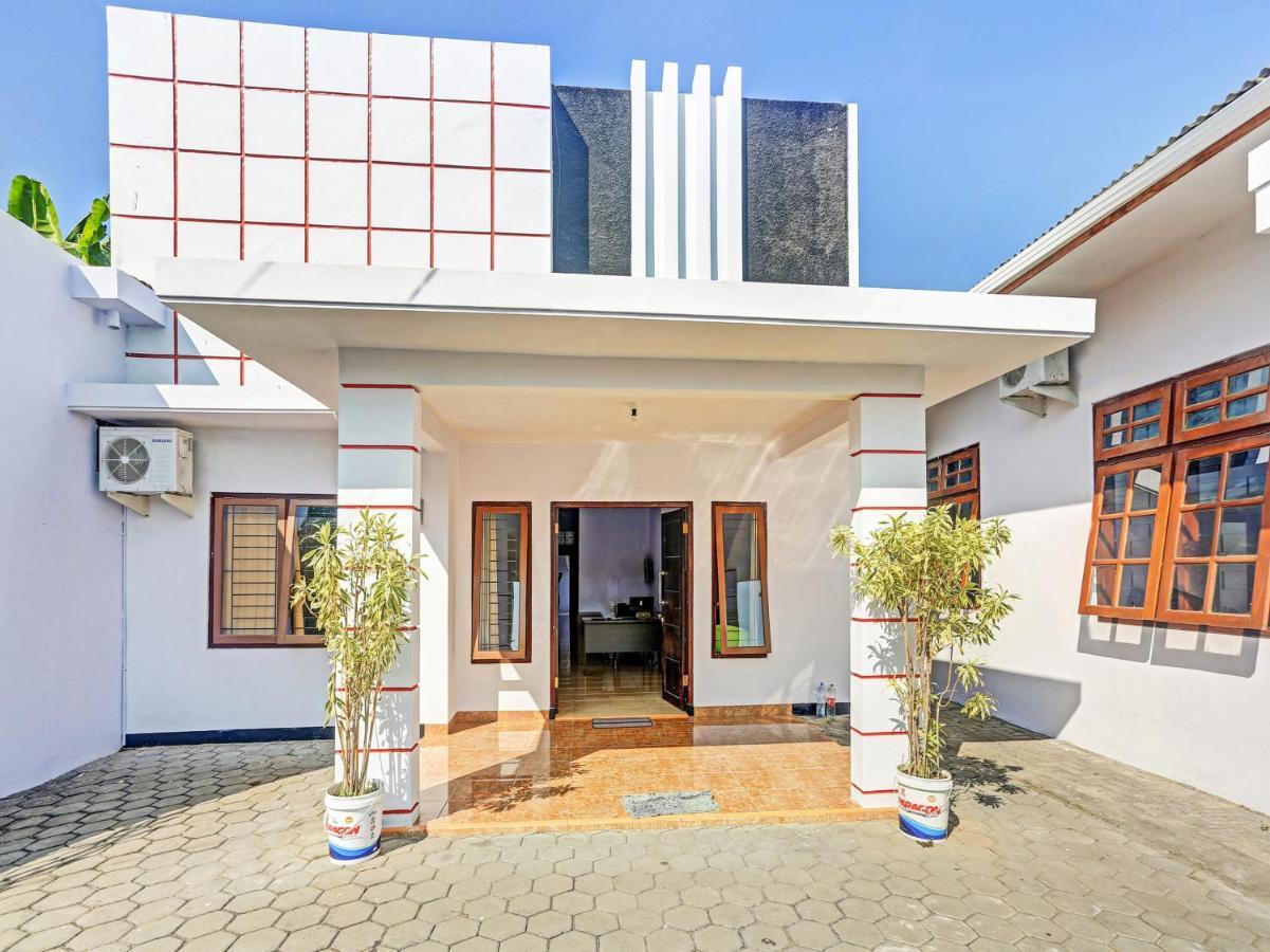Oyo 90344 Wijayanti Hotel Banyuwangi  Bagian luar foto
