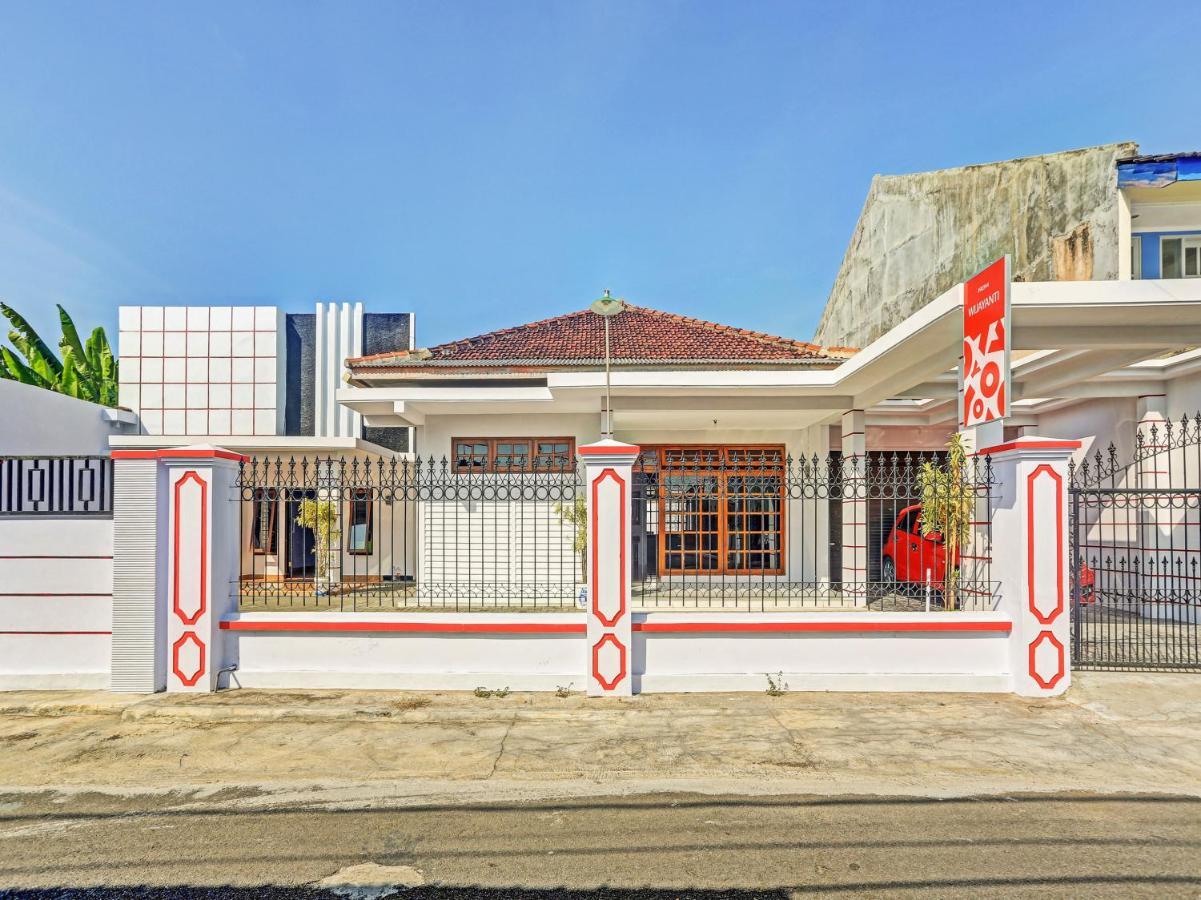 Oyo 90344 Wijayanti Hotel Banyuwangi  Bagian luar foto
