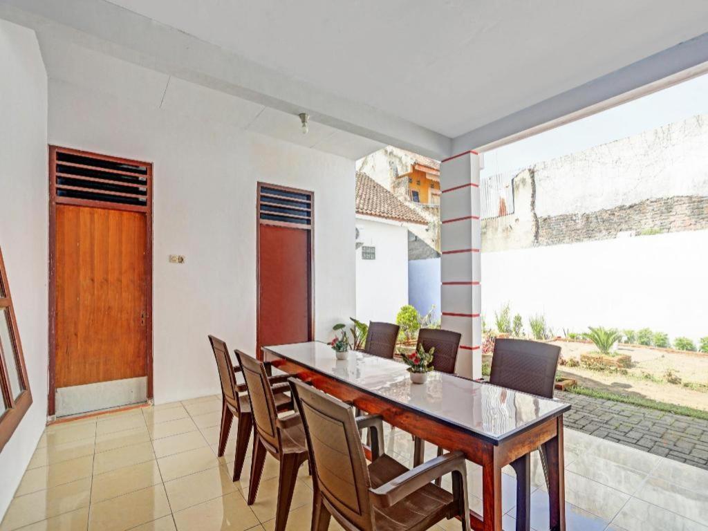 Oyo 90344 Wijayanti Hotel Banyuwangi  Bagian luar foto