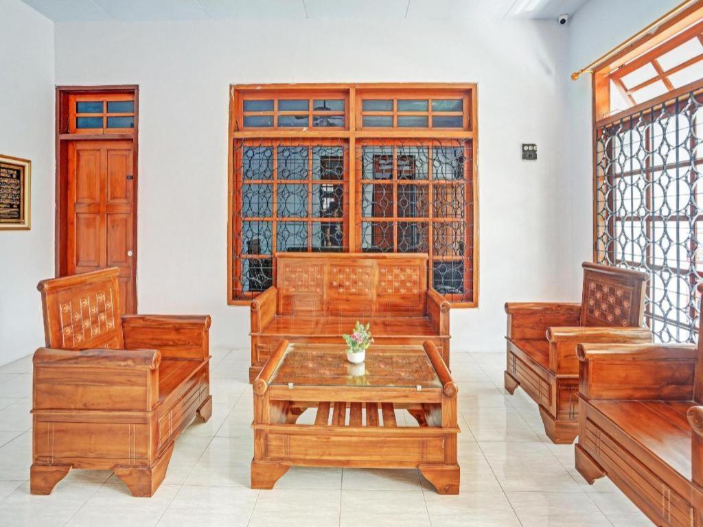 Oyo 90344 Wijayanti Hotel Banyuwangi  Bagian luar foto